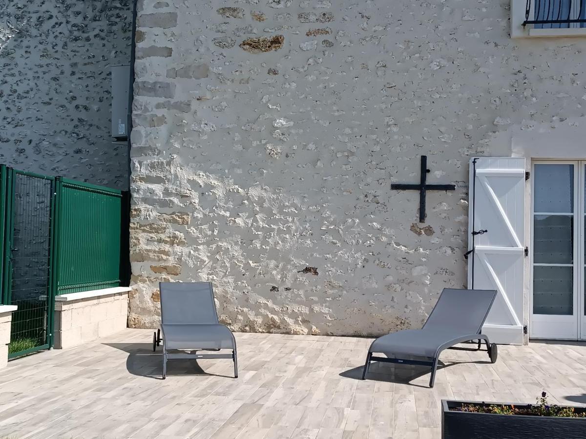 Chambre D'Hotes Le Domaine Des Hirondelles Champcenest Kültér fotó