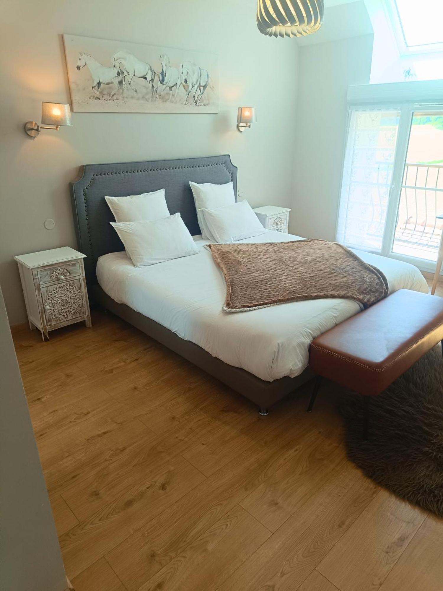 Chambre D'Hotes Le Domaine Des Hirondelles Champcenest Kültér fotó