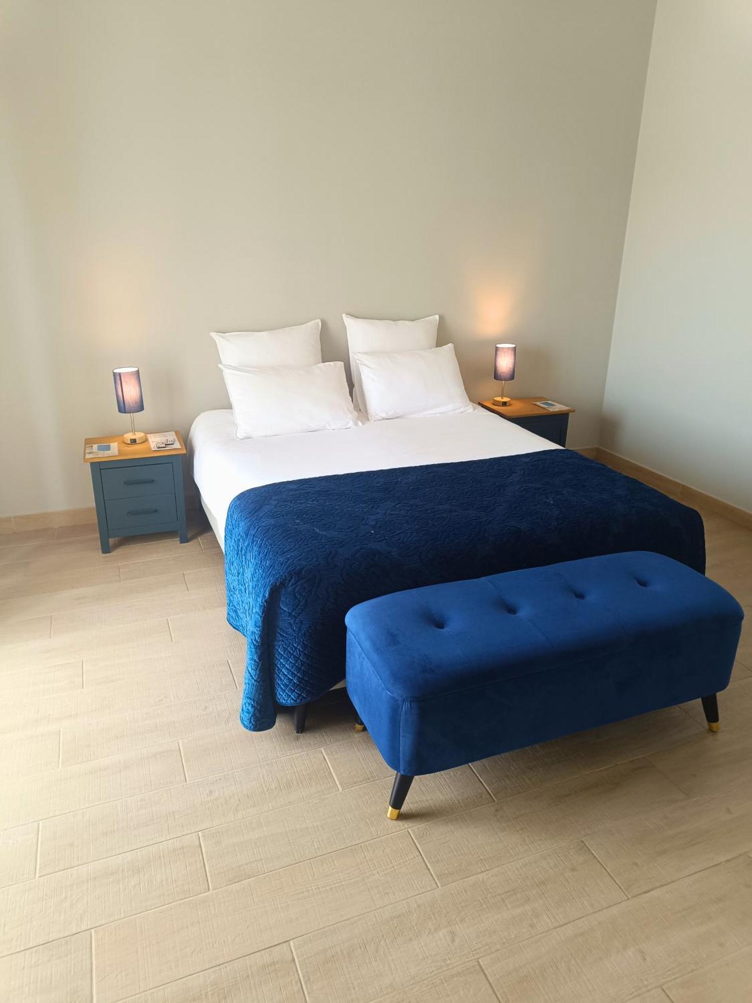 Chambre D'Hotes Le Domaine Des Hirondelles Champcenest Kültér fotó
