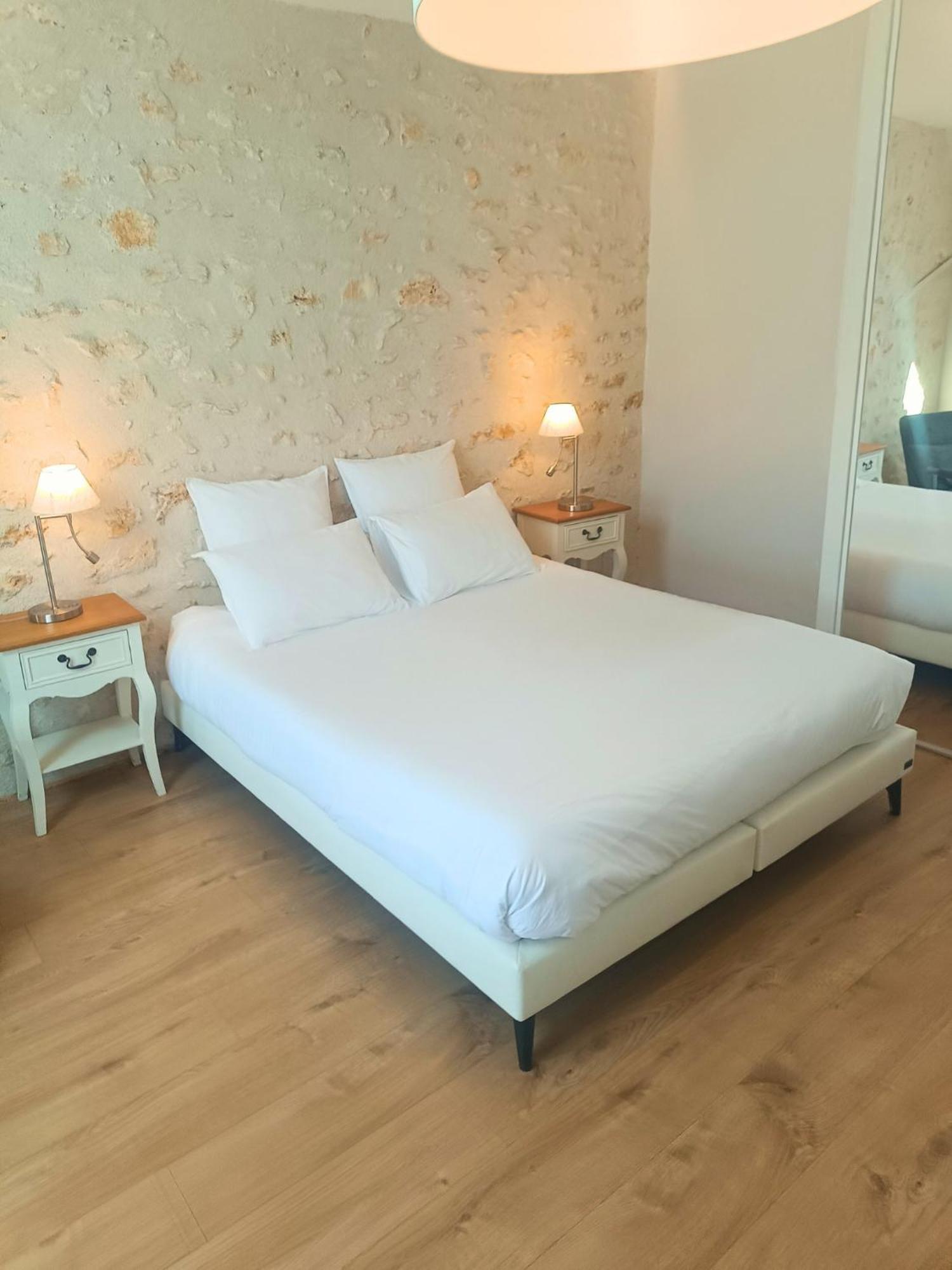 Chambre D'Hotes Le Domaine Des Hirondelles Champcenest Kültér fotó