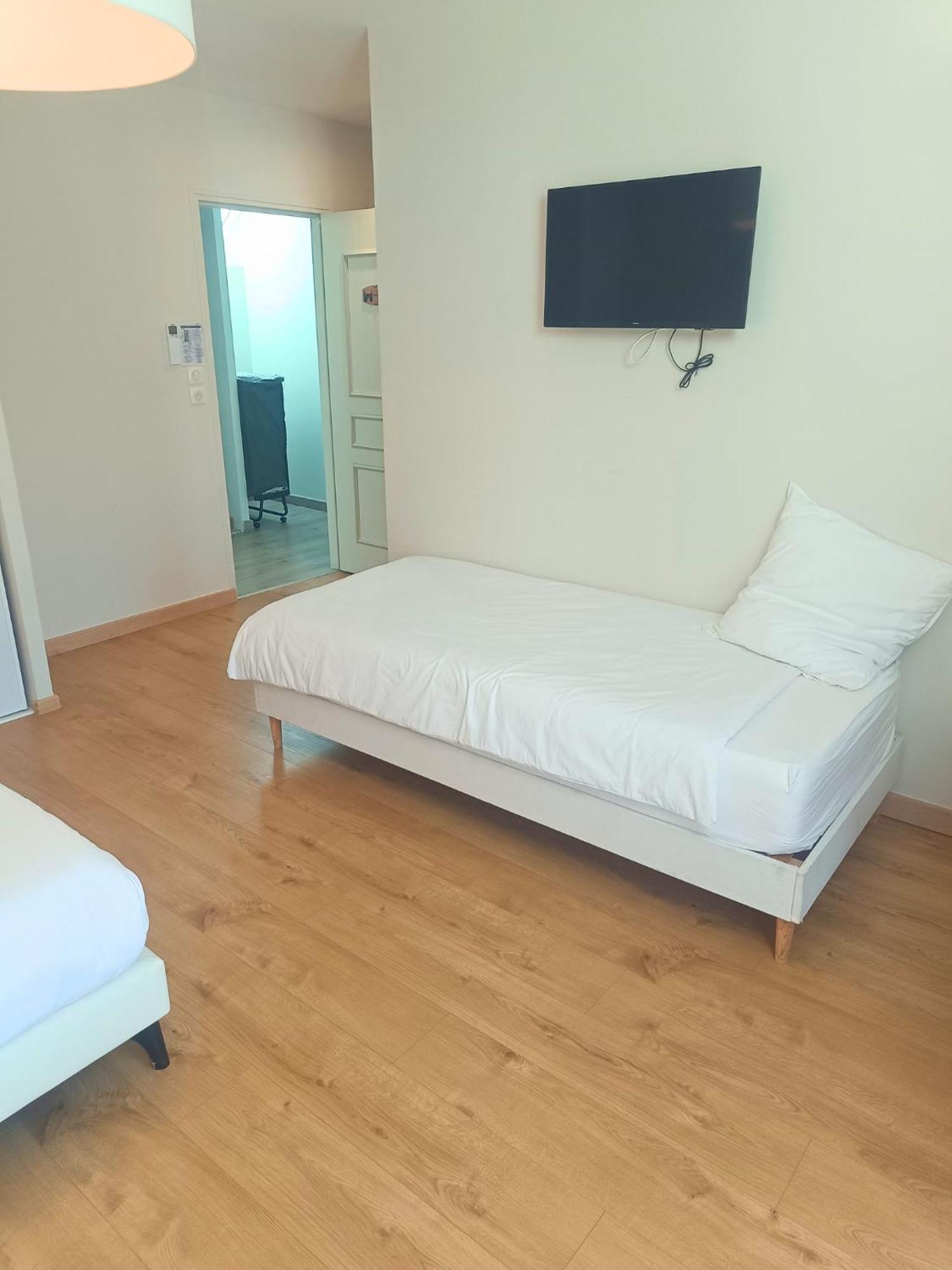 Chambre D'Hotes Le Domaine Des Hirondelles Champcenest Kültér fotó