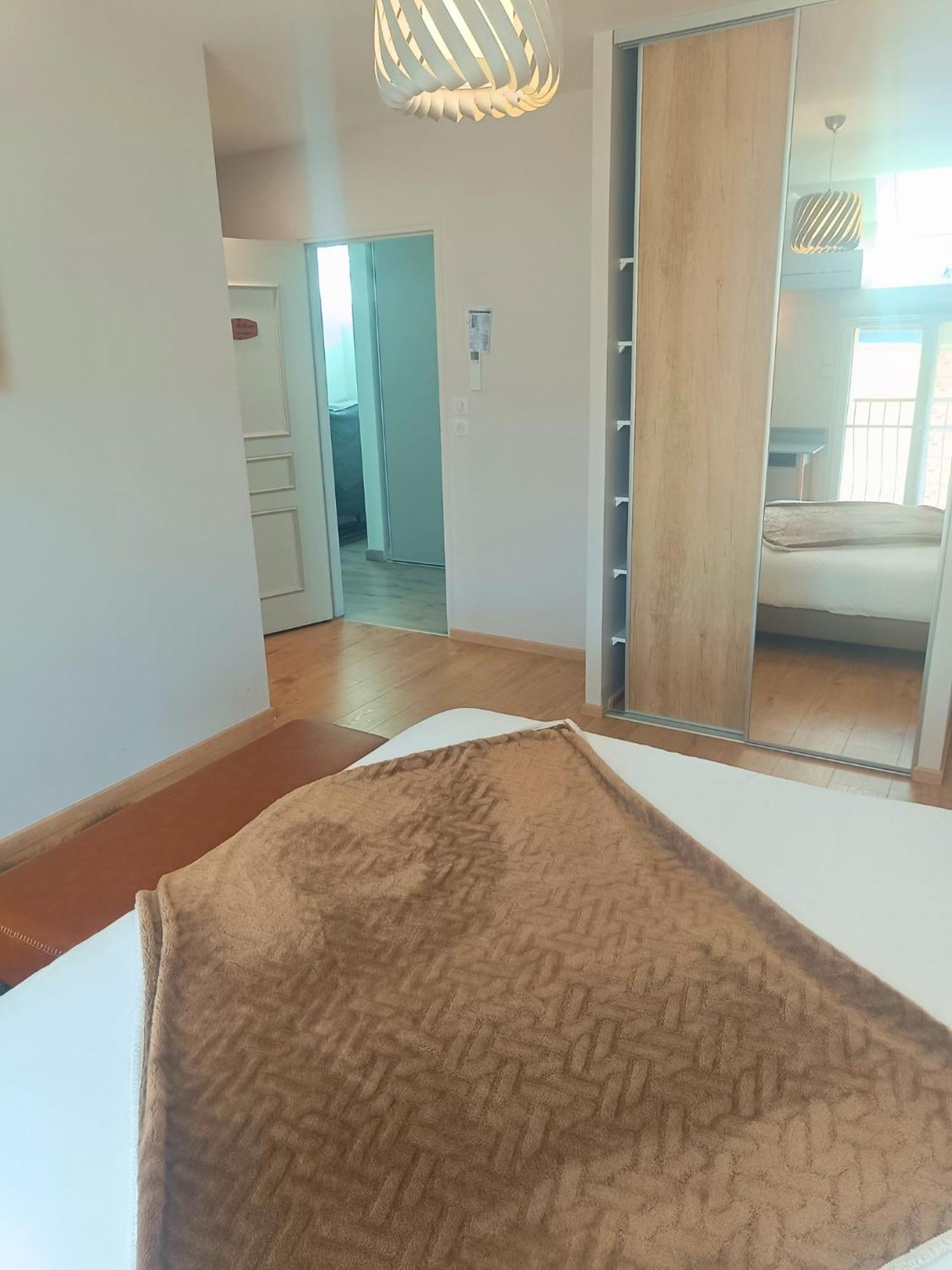 Chambre D'Hotes Le Domaine Des Hirondelles Champcenest Kültér fotó
