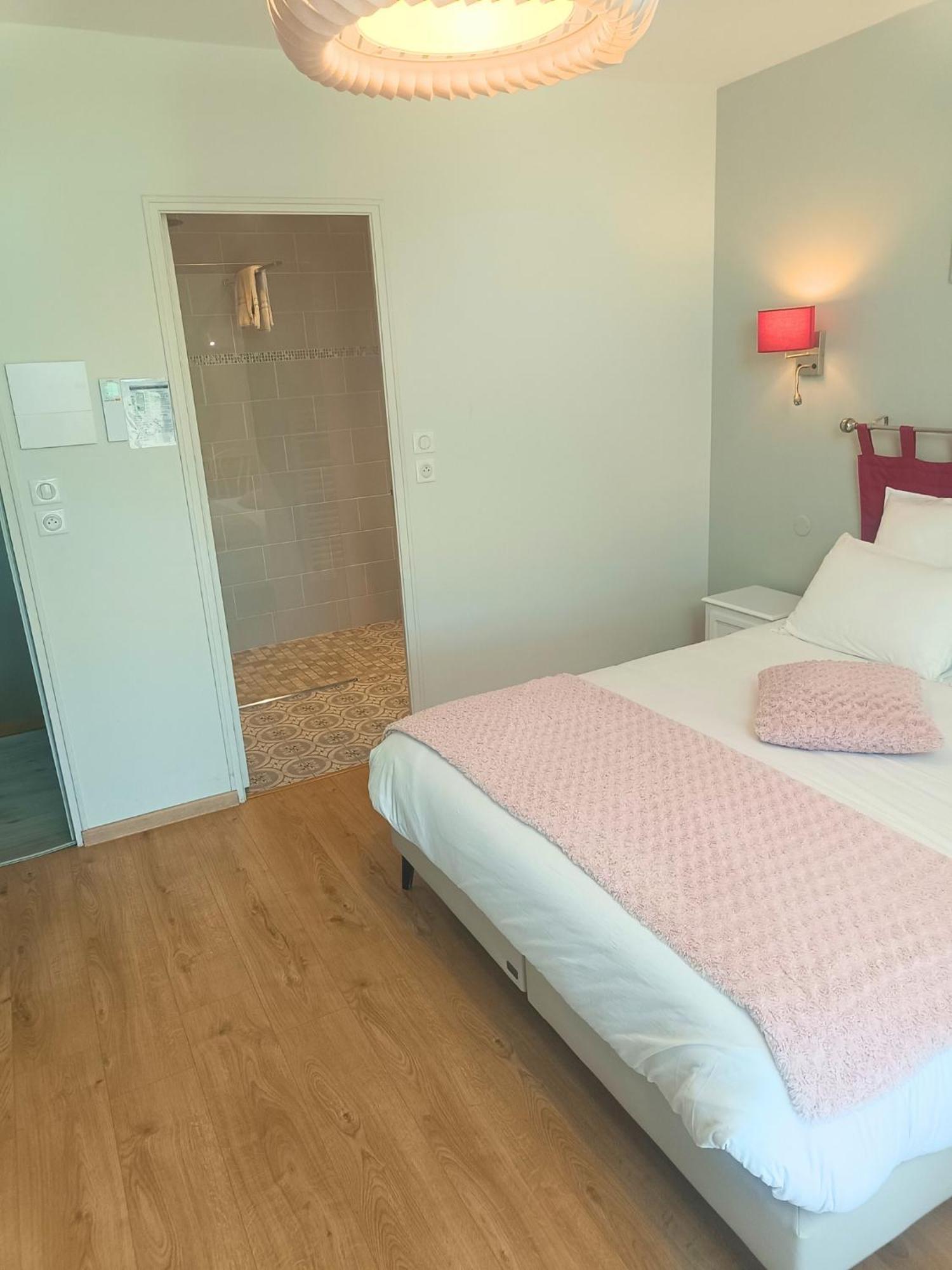 Chambre D'Hotes Le Domaine Des Hirondelles Champcenest Kültér fotó